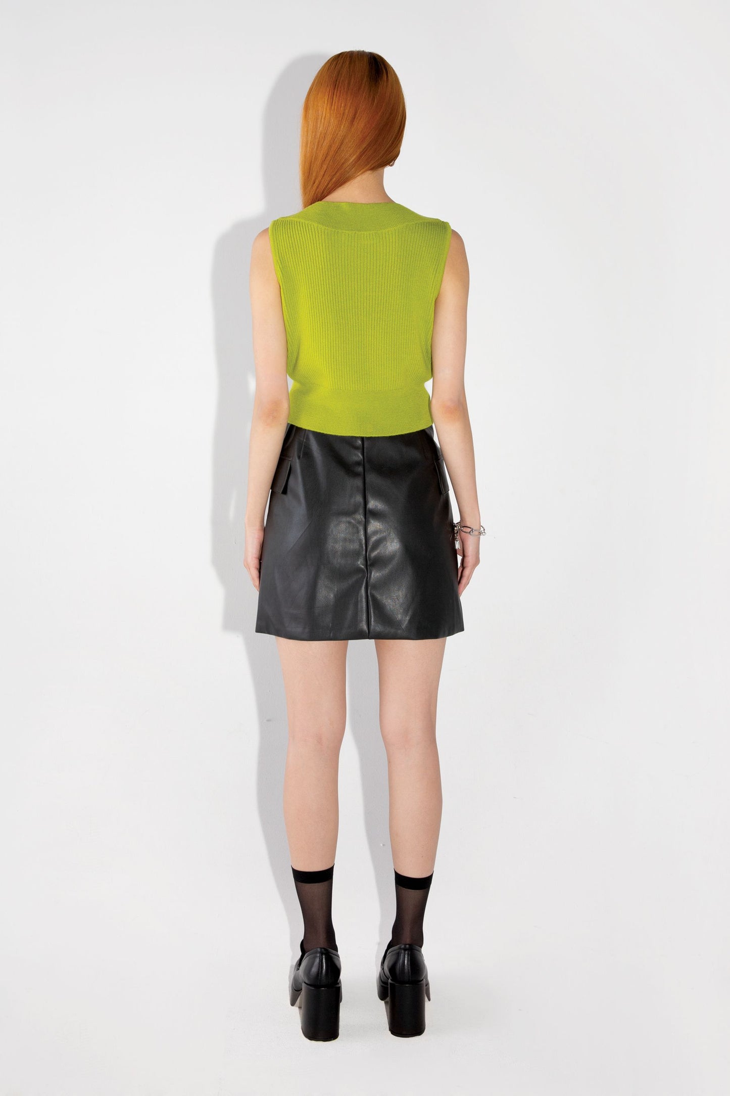 SLEEVELESS SWEATER