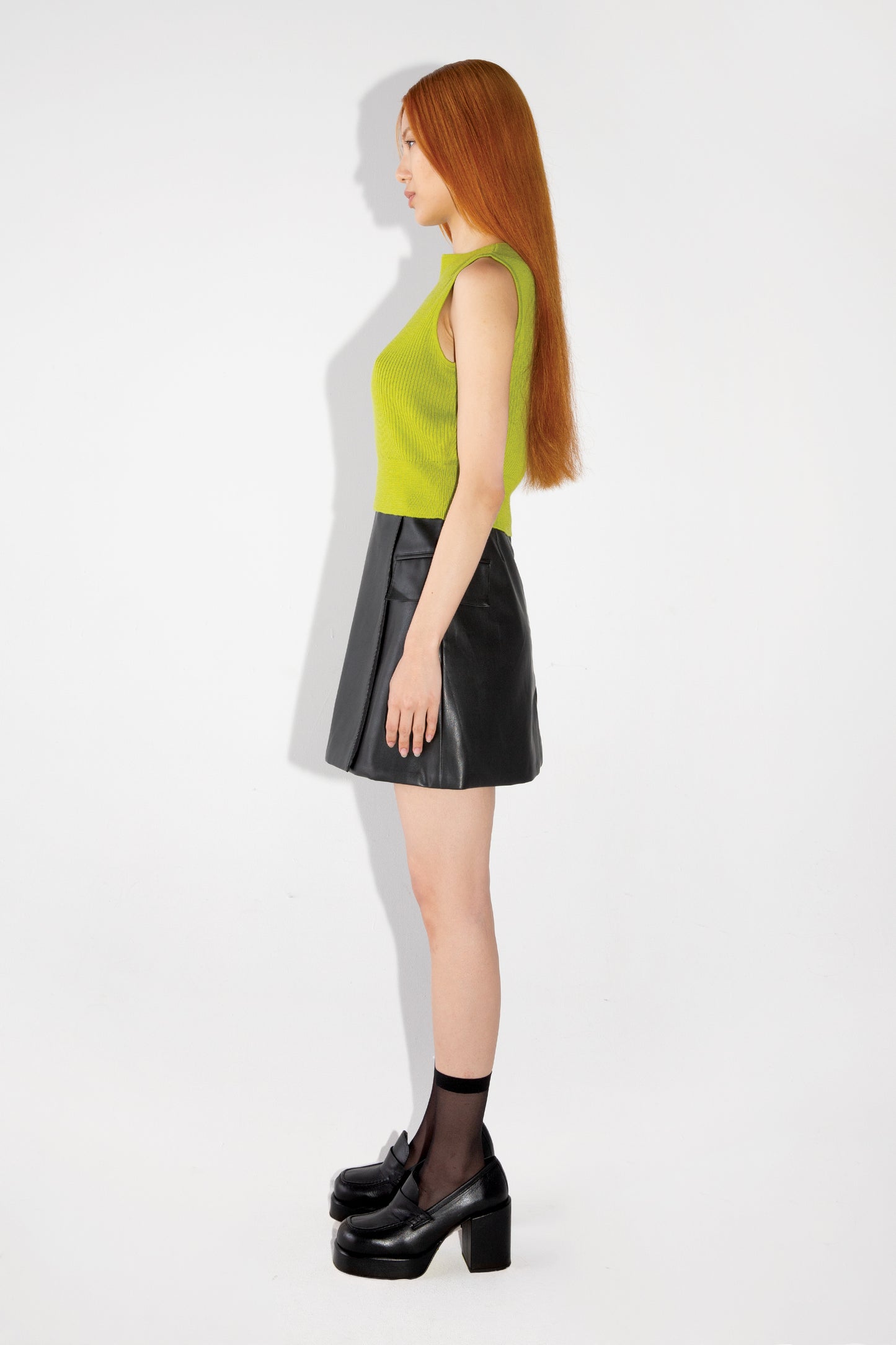 SLEEVELESS SWEATER